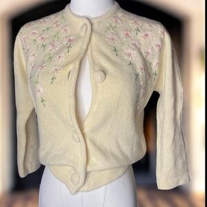 50s / 60s Barbara Lee Furbiend Angora Wool Embroidered Daisy  Sweater 
S